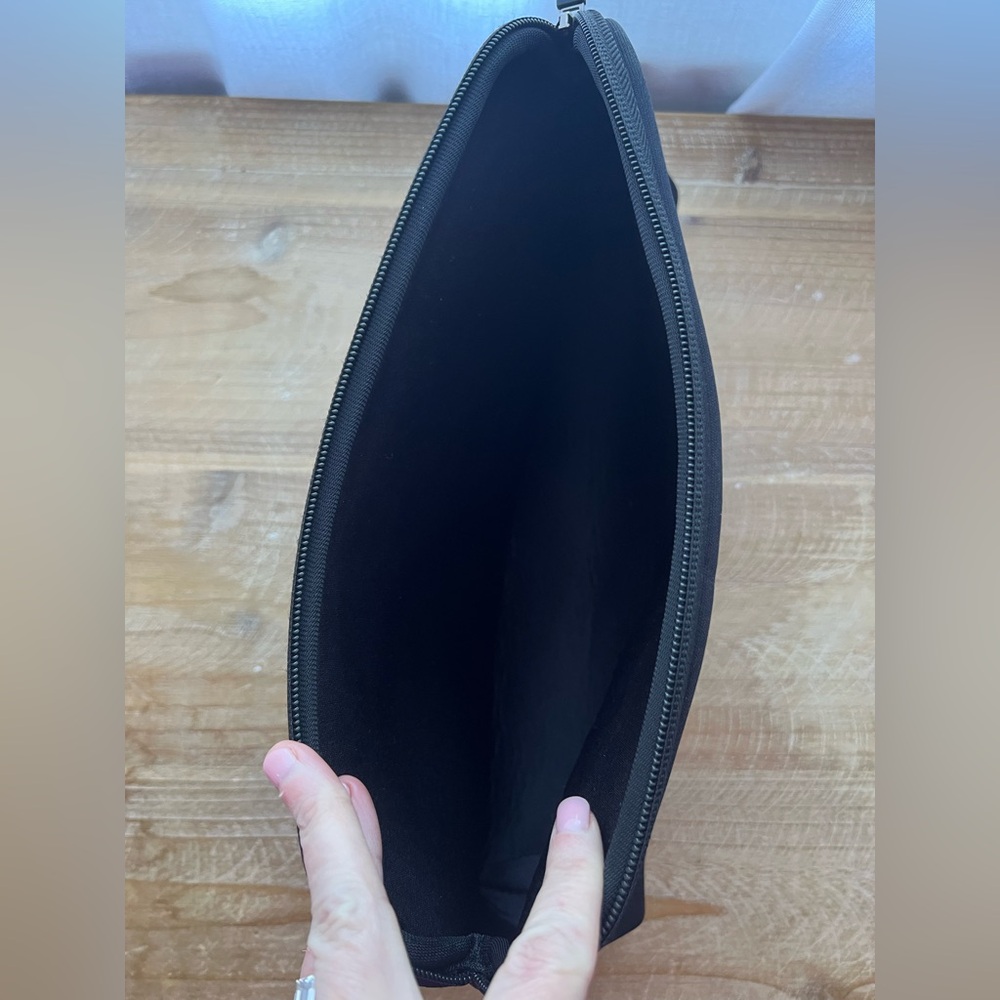 Skims Neoprene Embossed Pouch Clutch in Black New - Picture 4 of 5